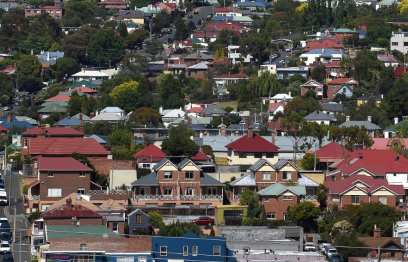 Medium distance photograph of houses on a hill in Hobart